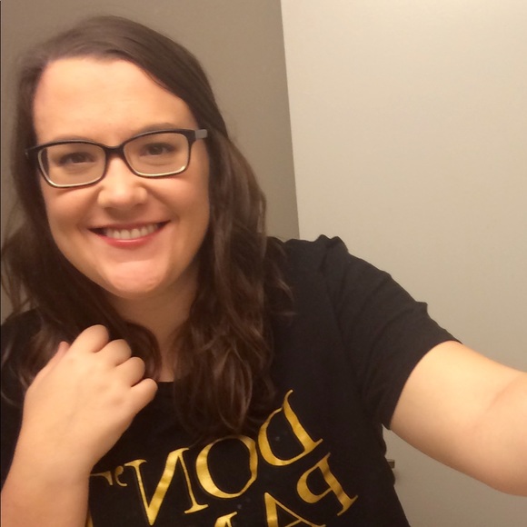 Meet your posher, Andrea - Picture 1 of 1